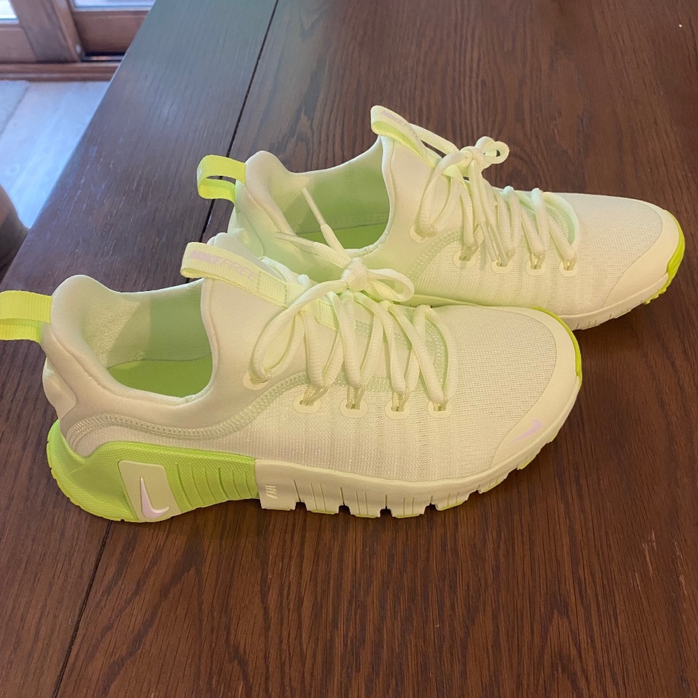 Nike Free Metcon 6. Size 7 women’s workout shoe. Green volt glow.